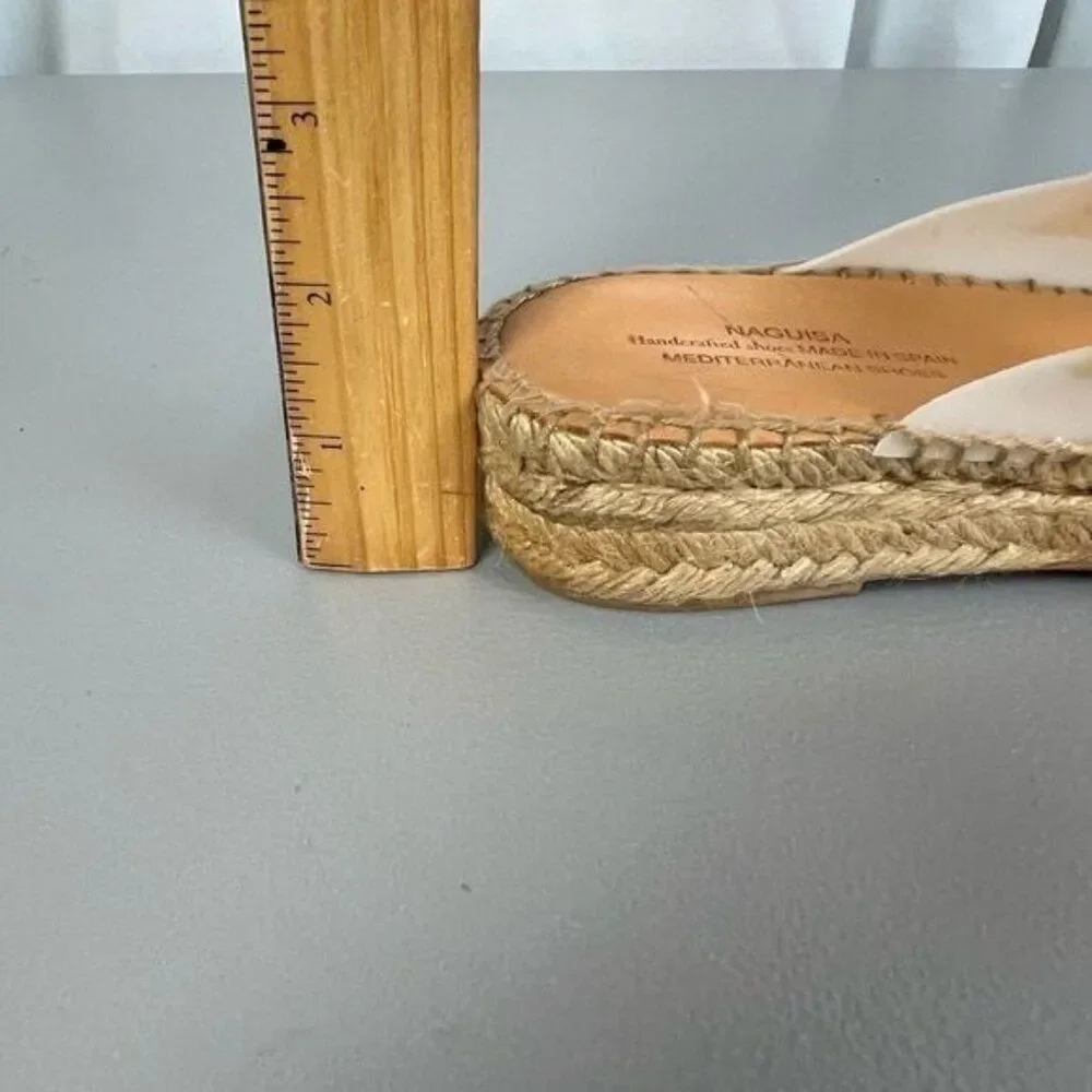 NAGUISA WOMENS TWO STRAP SANDALS WHITE SIZE 37 OR 6